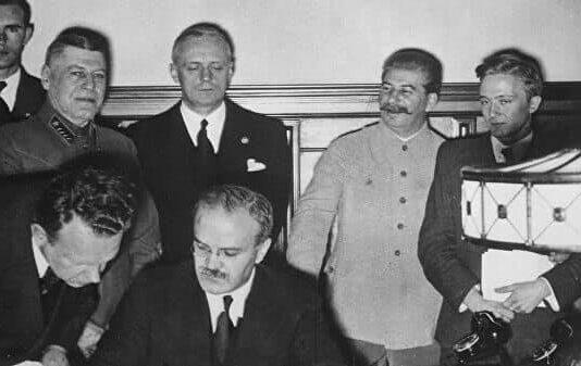 Тарихымыздан ұялып жүрмейміз бе?